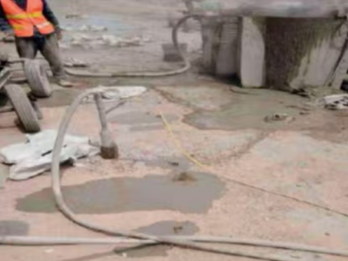 沙雅水泥混凝土路面板底注浆技术 路面脱空注浆整治方案