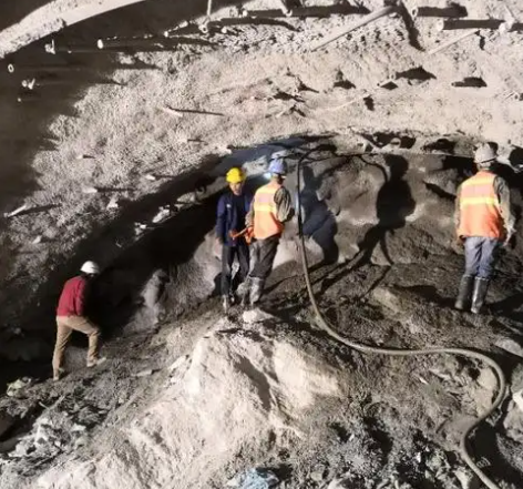 沙雅拱顶带模注浆料的施工流程及注意事项